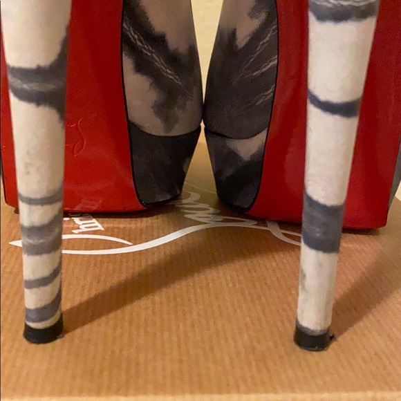 Christian Louboutin Tie Die Pump - Picture 6 of 6